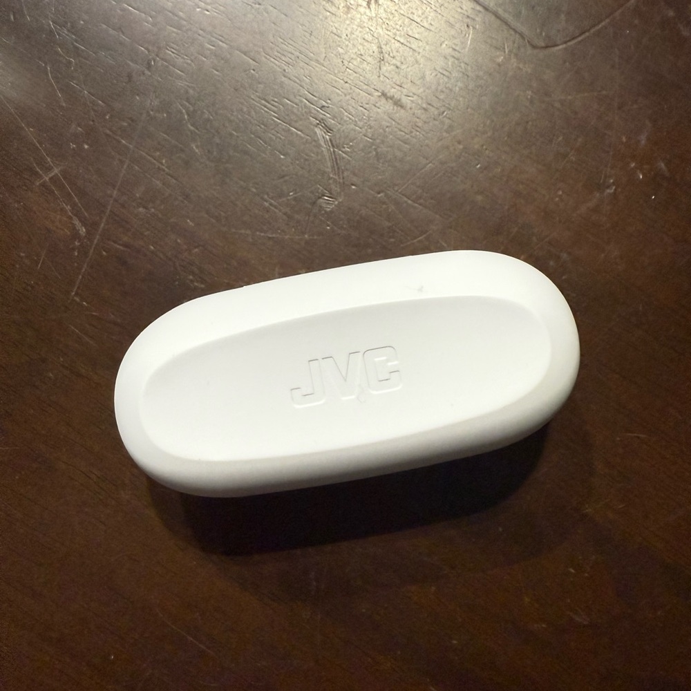 White Wireless Headset with Compact Design and Matte Finish
